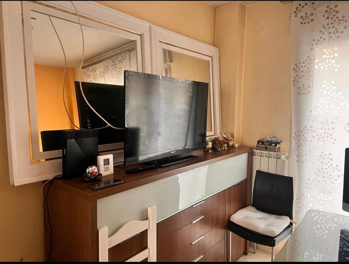 Casa Ideal Familias Y Grupos Con Balcones Exterior Soleada Patios Cerca Alhambra, Sierra Nevada, Rio Genil, Lancha Del Genil, Parque Llano Y Reloj Del Sol Con Barbacoas, Campo De Futbol, Circuito Gimnasia Apartamento Granada Exterior foto
