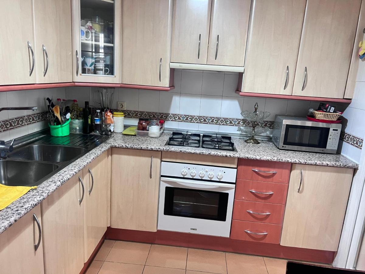 Casa Ideal Familias Y Grupos Con Balcones Exterior Soleada Patios Cerca Alhambra, Sierra Nevada, Rio Genil, Lancha Del Genil, Parque Llano Y Reloj Del Sol Con Barbacoas, Campo De Futbol, Circuito Gimnasia Apartamento Granada Exterior foto